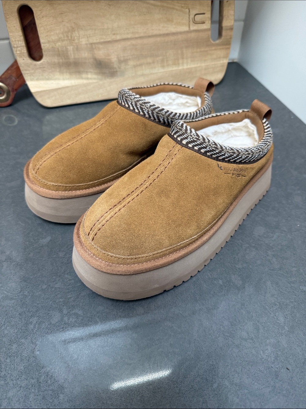 Koolaburra by UGG Burree Platform Mules Tan Suede Clogs Womens 7